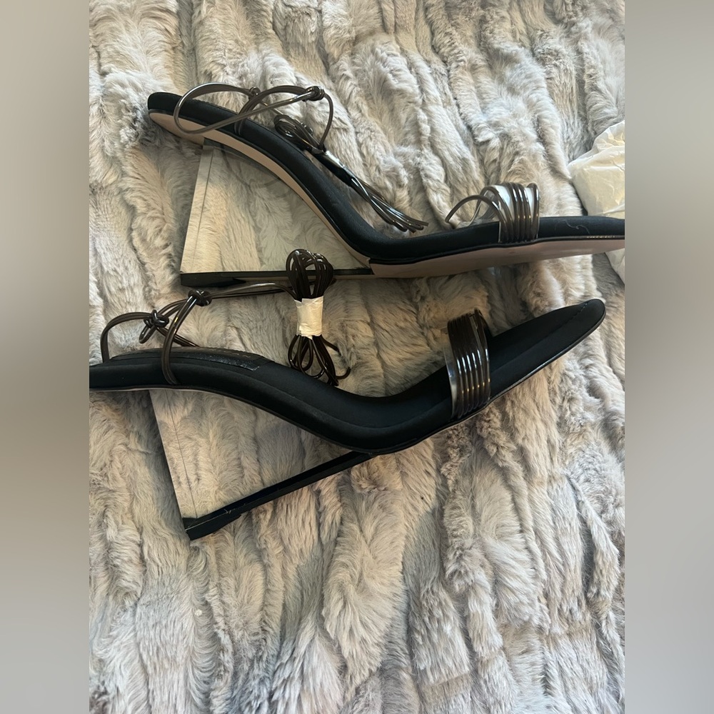 Good American Neoprene pumps size 8 NWT